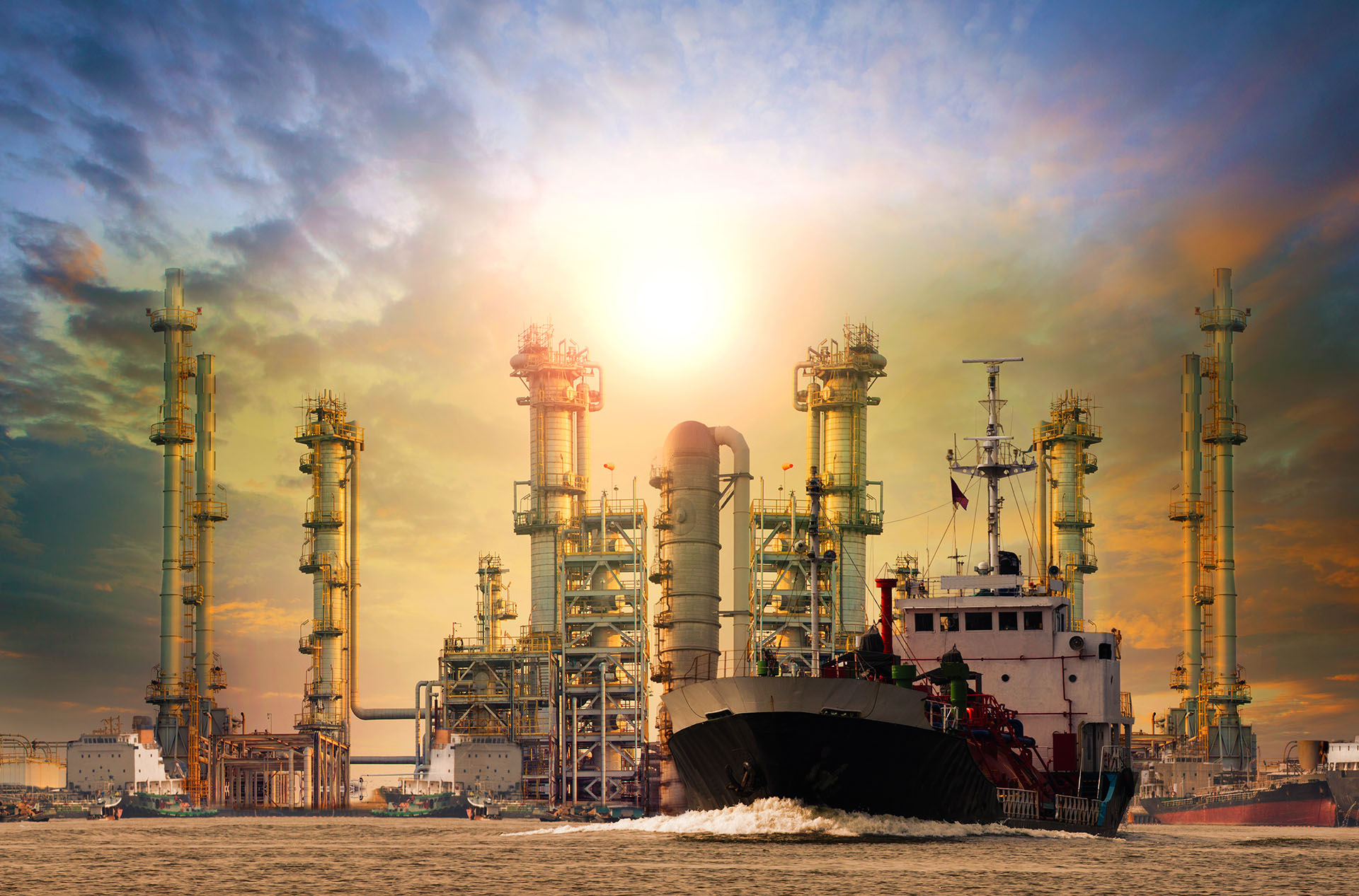 Petroleum refiners and shippers struggle  over marine fuel